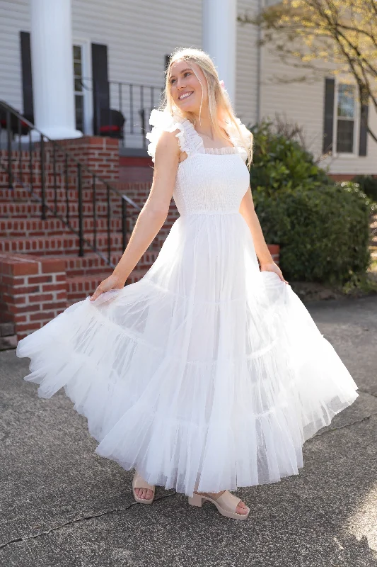 She's Beauty & Grace Maxi Dress-White Fashionable Open-Back Maxi Dress